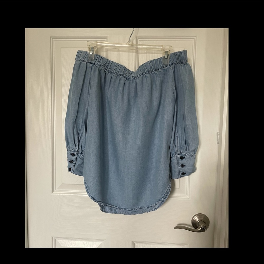 Off-shoulder blouse